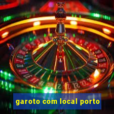 garoto com local porto